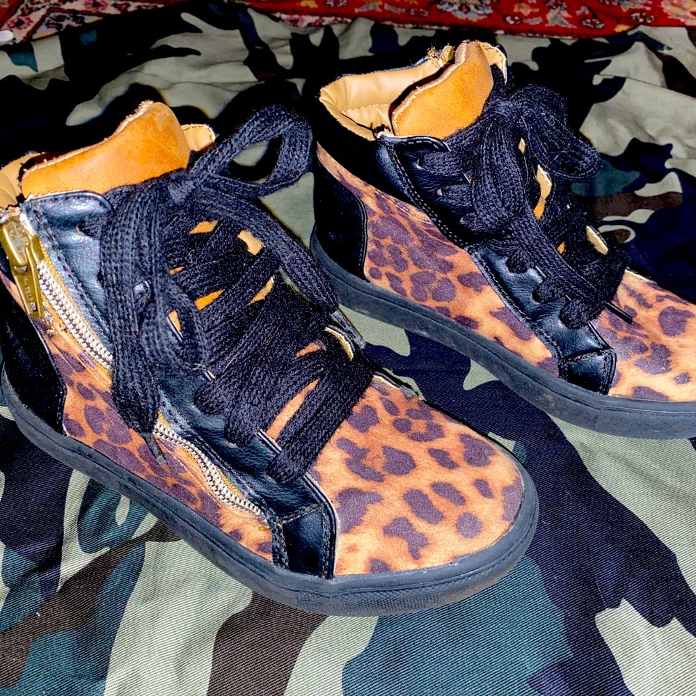 Steve Madden cheetah print hi top shoes